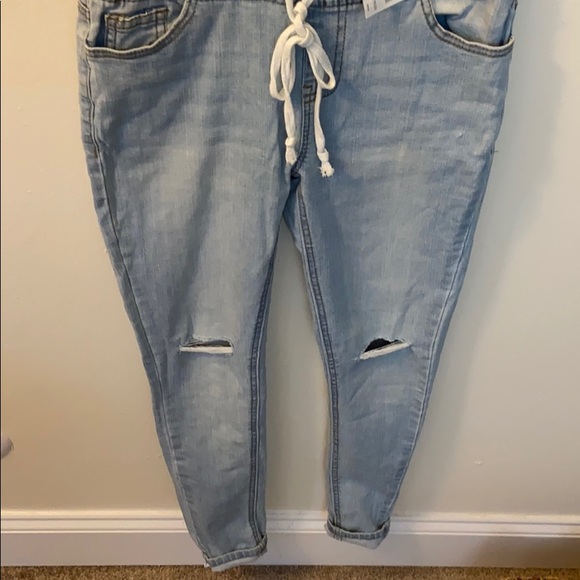 Jeans - Picture 2 of 4